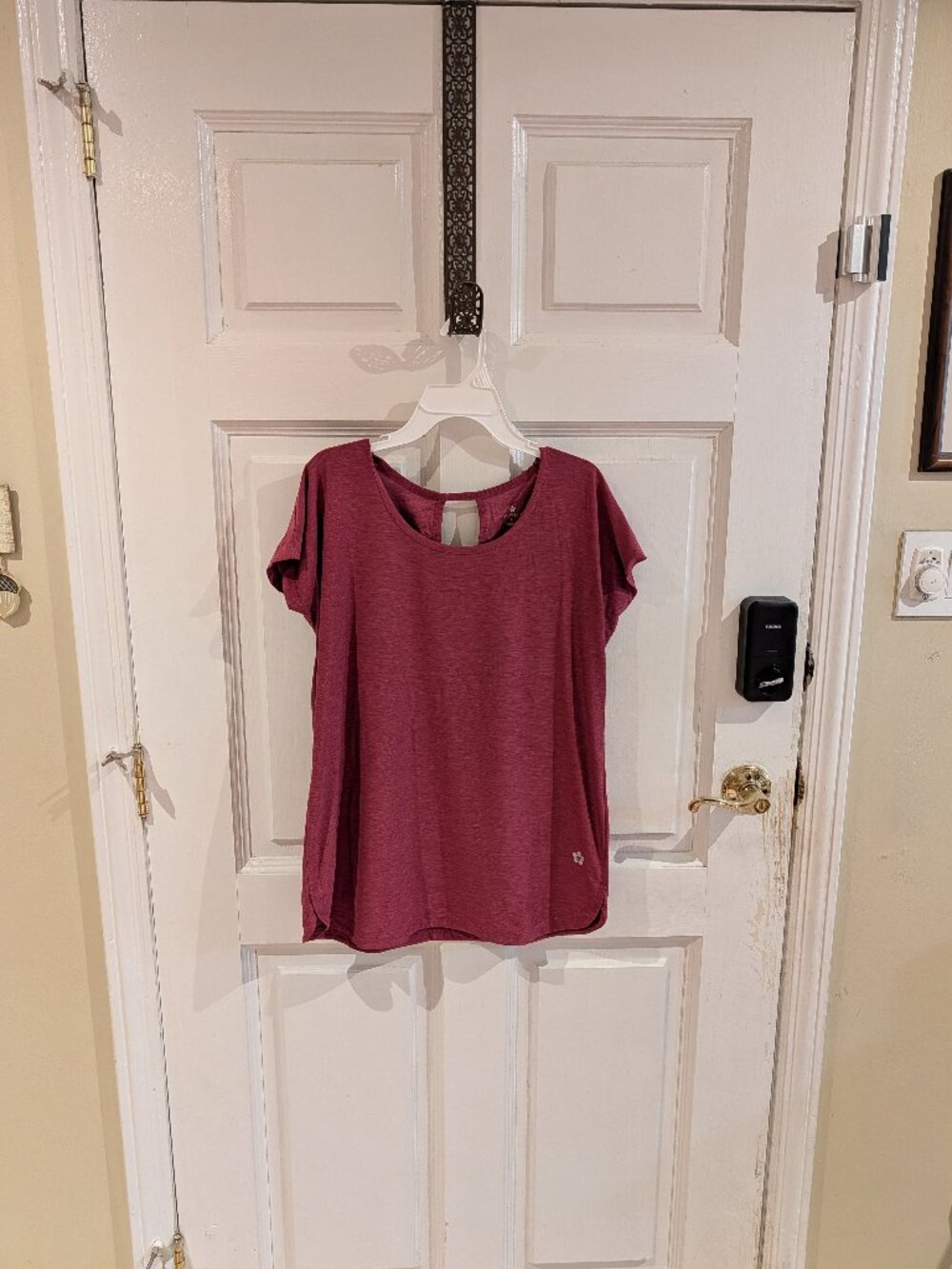 Tuff Athletics Burgundy Heathered Keyhole Active Tee Women’s M
